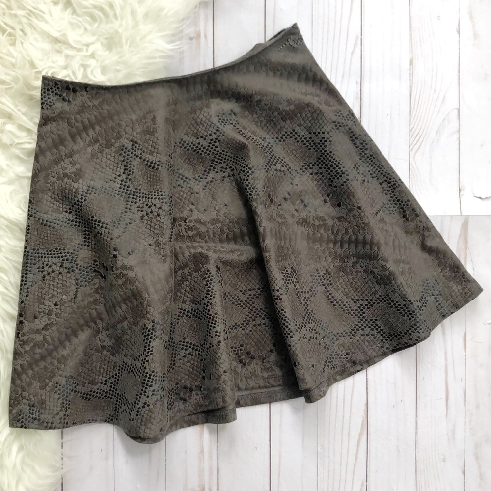 Guess snakeskin grey circle mini skirt